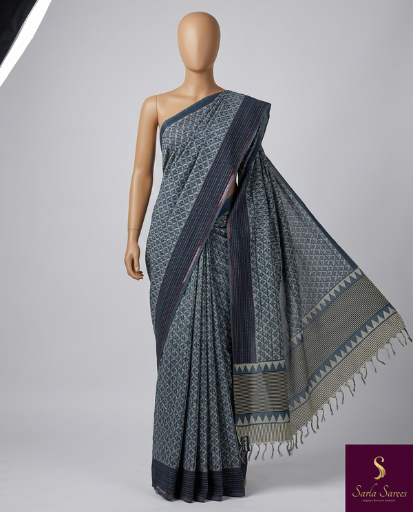 The Slate Lattice: Mineral Grey Pure Linen Saree with Geometric Weave & Temple Pallu