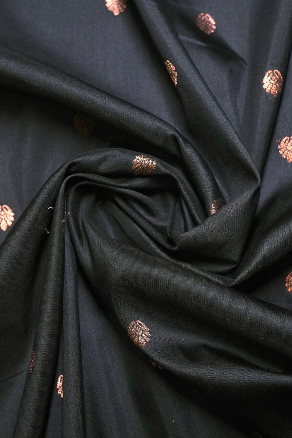 The Sovereign Contrast: Black and Red Paithani
