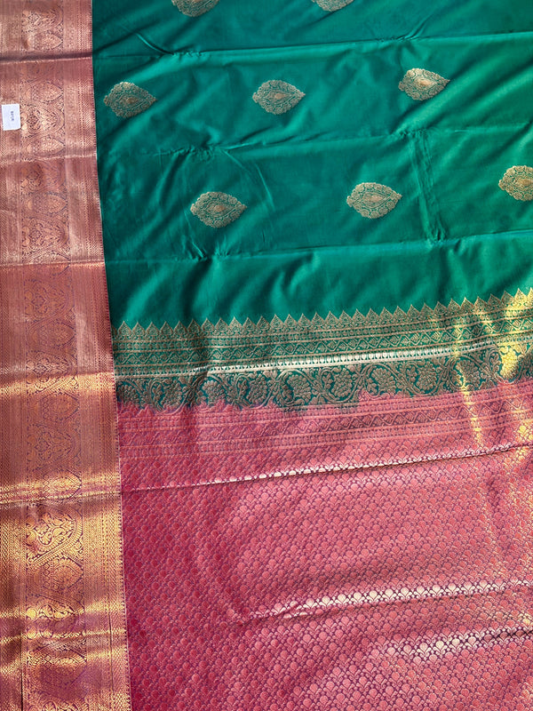 Forest green soul, fuchsia pink heart. π²π