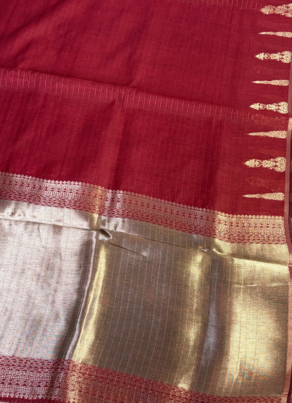 The power of a maroon drape.