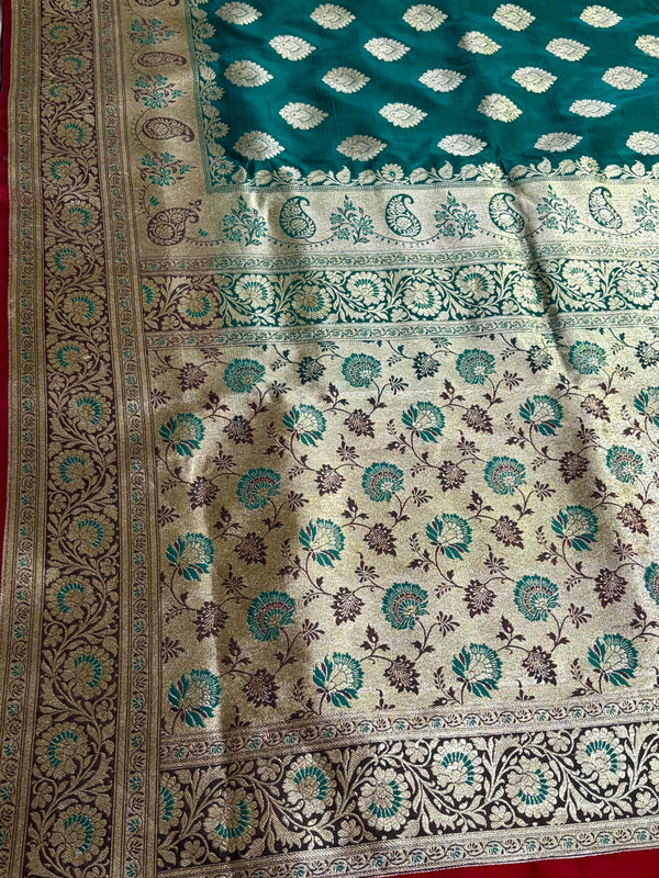 Emerald elegance in every thread. ๐ฟ