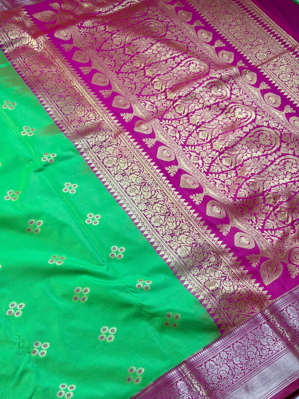 Parrot green perfection and a pop of pink. π¦π