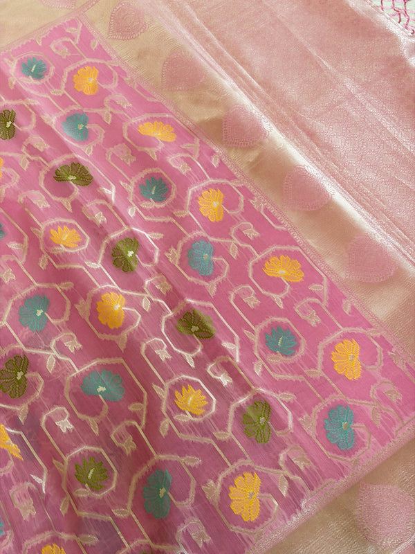 Soft, graceful, and timeless β this pink cotton Jamdani saree blends tradition with everyday elegance. πΈβ¨