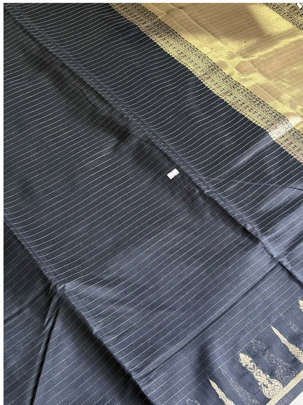 Black, gold, and bold. β¨