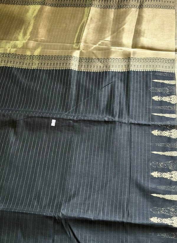 Black, gold, and bold. β¨