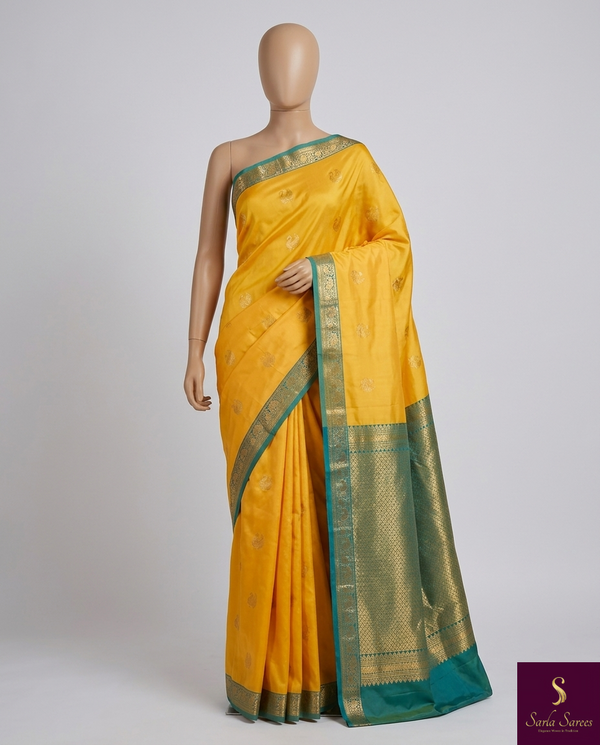 Wrapped in sunshine and a hint of spring. ☀️🌿