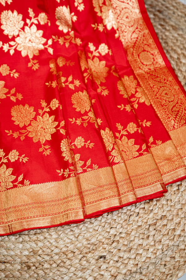 The Queen of Silks: A breathtaking Red Kanchipuram in an exquisite, all-over Gold Jaal.
