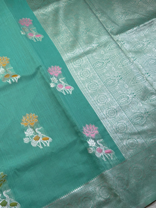 Serenity in sea green. 🌊🍃