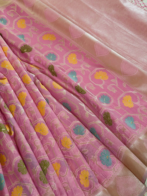 Soft, graceful, and timeless — this pink cotton Jamdani saree blends tradition with everyday elegance. 🌸✨
